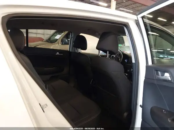 KNDPMCAC1H7129591 2017 KIA SPORTAGE - Image 8