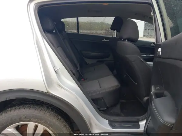 KNDPMCAC1H7140218 2017 KIA SPORTAGE - Image 8