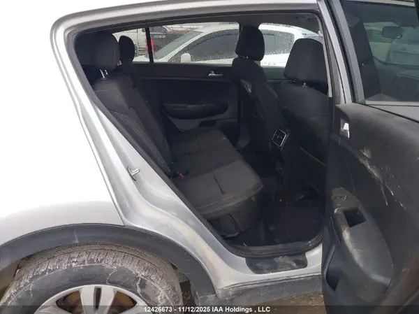 KNDPMCAC1H7146035 2017 KIA SPORTAGE - Image 8