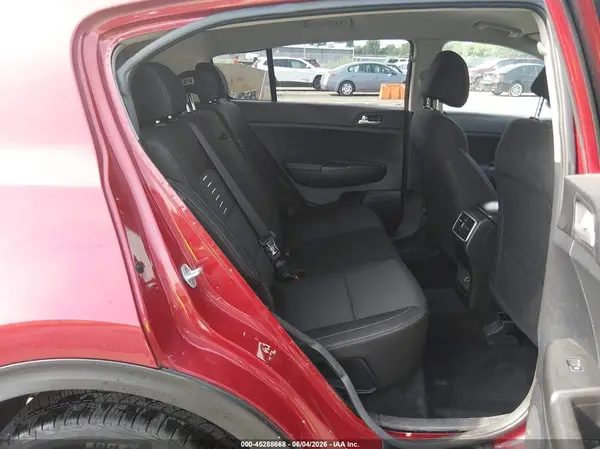 KNDPMCAC1H7157035 2017 KIA SPORTAGE - Image 8