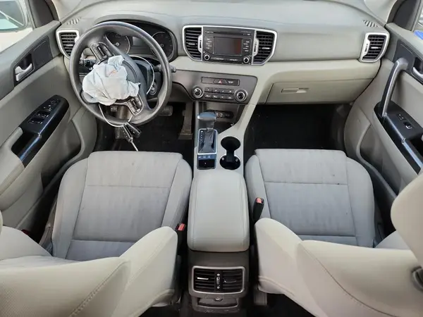 KNDPMCAC1H7168374 2017 KIA SPORTAGE - Image 8
