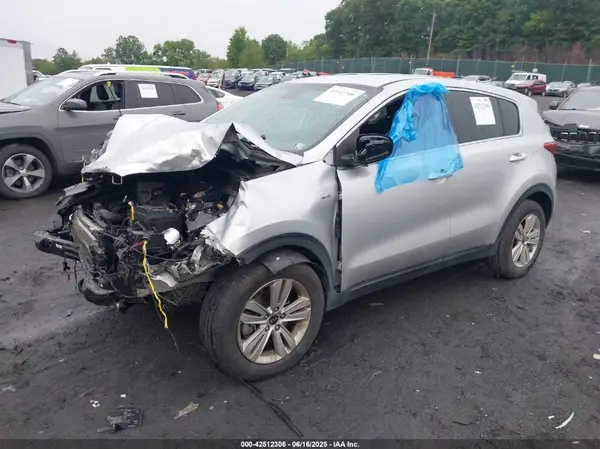 KNDPMCAC1H7177561 2017 KIA SPORTAGE - Image 2