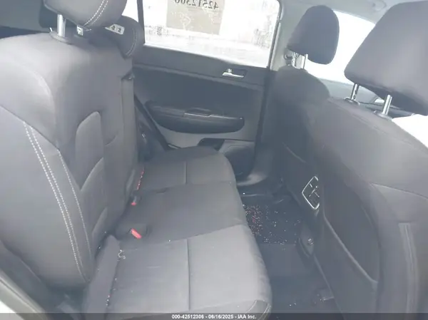 KNDPMCAC1H7177561 2017 KIA SPORTAGE - Image 8