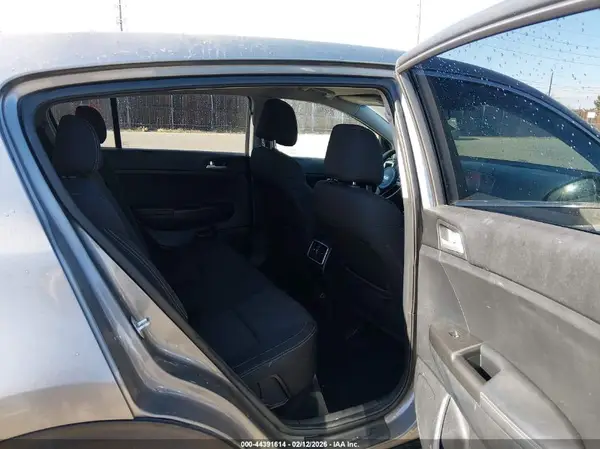 KNDPMCAC1H7198880 2017 KIA SPORTAGE - Image 8