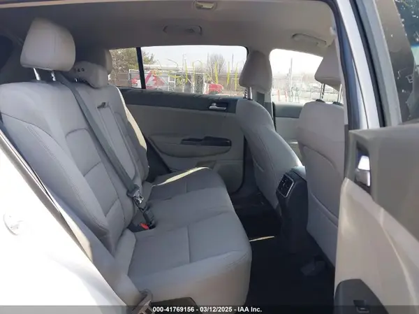 KNDPMCAC1H7218996 2017 KIA SPORTAGE - Image 8