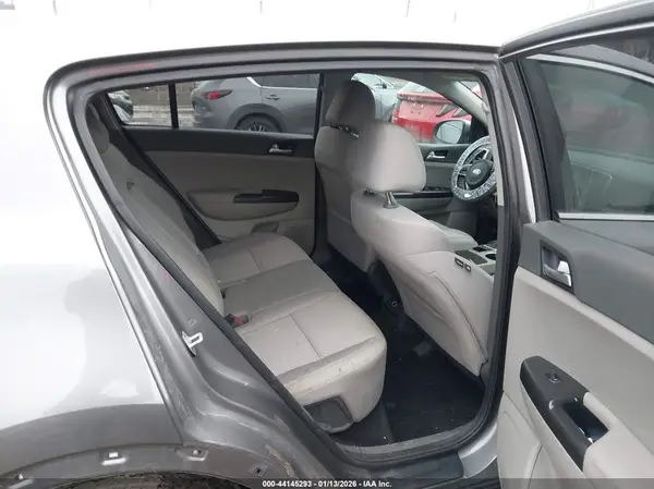 KNDPMCAC1H7237130 2017 KIA SPORTAGE - Image 8