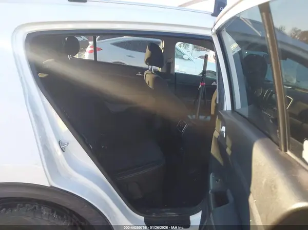 KNDPMCAC1H7237628 2017 KIA SPORTAGE - Image 8