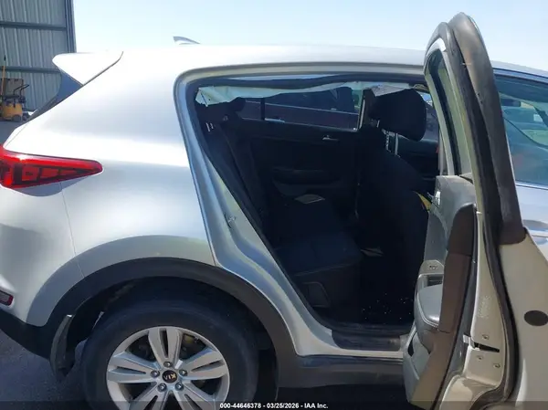KNDPMCAC1H7246801 2017 KIA SPORTAGE - Image 8