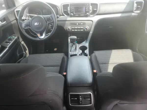 KNDPMCAC1J7301236 2018 KIA SPORTAGE - Image 8