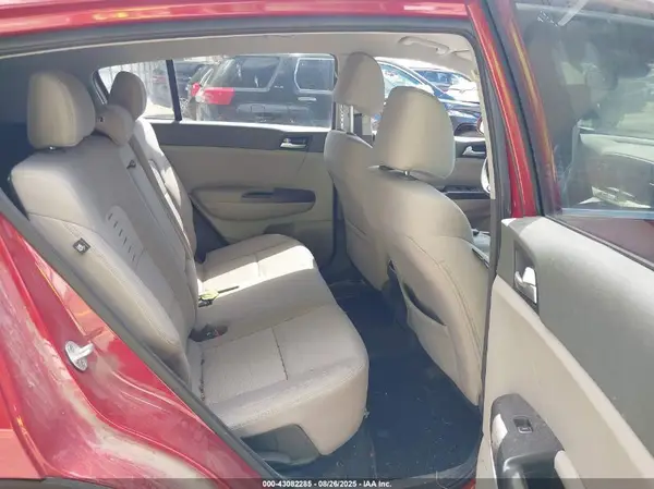 KNDPMCAC1J7322863 2018 KIA SPORTAGE - Image 8
