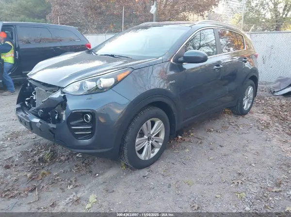 KNDPMCAC1J7322989 2018 KIA SPORTAGE - Image 2