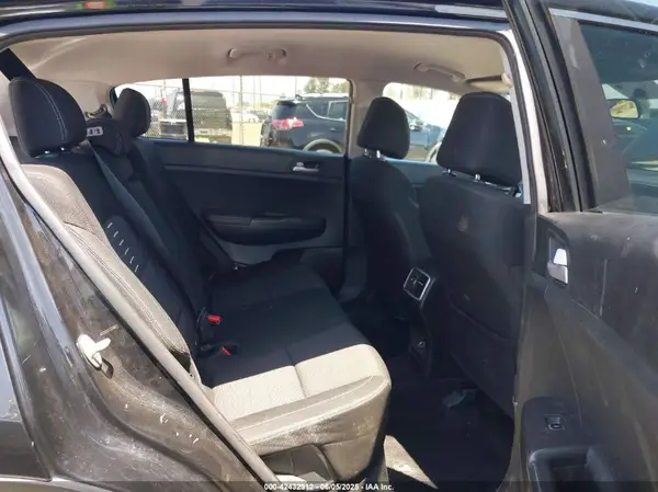 KNDPMCAC1J7323723 2018 KIA SPORTAGE - Image 8