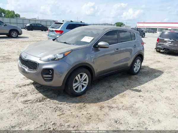 KNDPMCAC1J7331031 2018 KIA SPORTAGE - Image 2