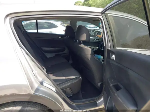 KNDPMCAC1J7331031 2018 KIA SPORTAGE - Image 8