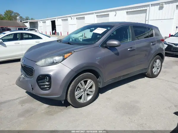 KNDPMCAC1J7339498 2018 KIA SPORTAGE - Image 2