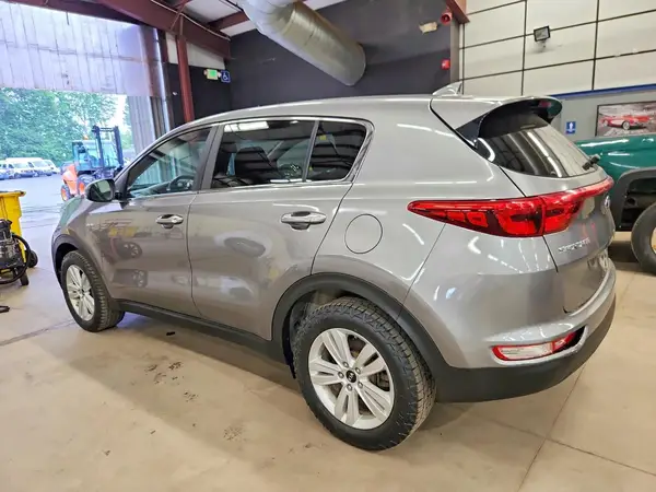 KNDPMCAC1J7359511 2018 KIA SPORTAGE - Image 2