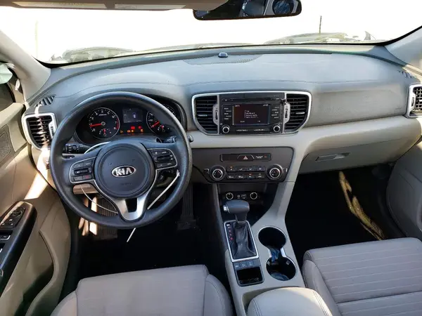 KNDPMCAC1J7365048 2018 KIA SPORTAGE - Image 8