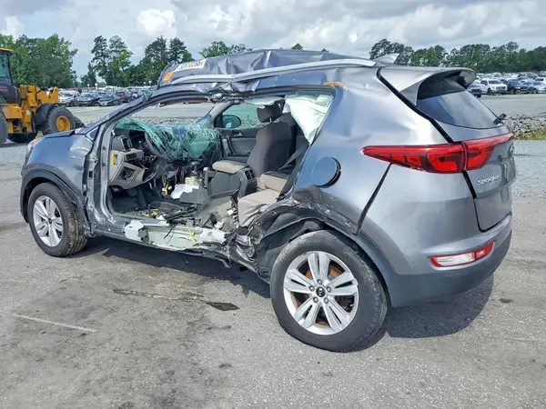 KNDPMCAC1J7373893 2018 KIA SPORTAGE - Image 2