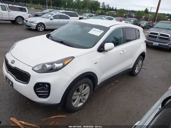 KNDPMCAC1J7379631 2018 KIA SPORTAGE - Image 2