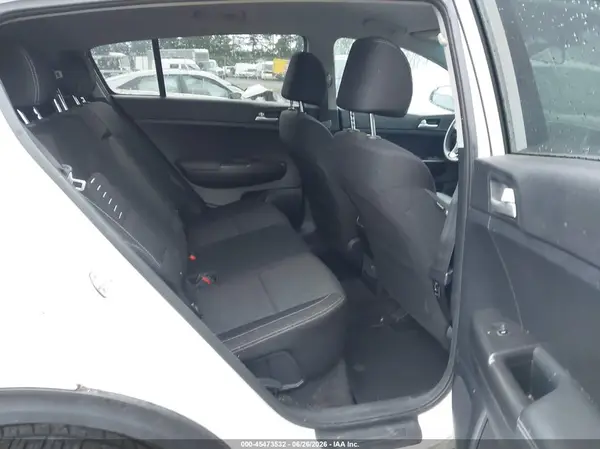 KNDPMCAC1J7379631 2018 KIA SPORTAGE - Image 8