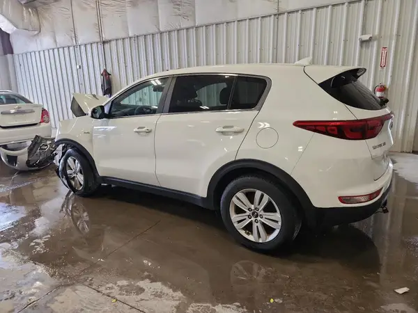 KNDPMCAC1J7380214 2018 KIA SPORTAGE - Image 2