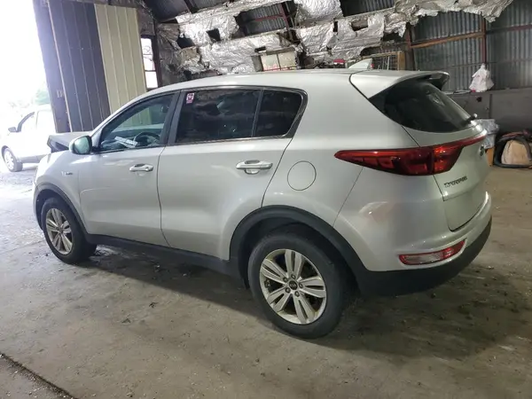 KNDPMCAC1J7384666 2018 KIA SPORTAGE - Image 2