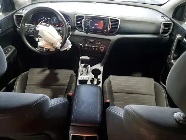 KNDPMCAC1J7384666 2018 KIA SPORTAGE - Image 8
