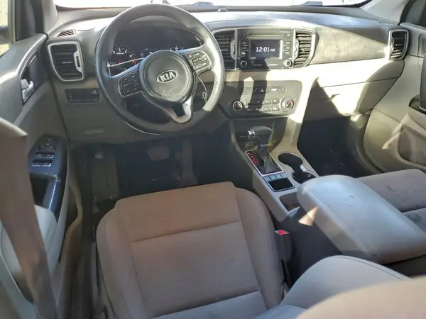 KNDPMCAC1J7386479 2018 KIA SPORTAGE - Image 8
