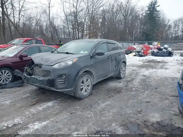 KNDPMCAC1J7392718 2018 KIA SPORTAGE - Image 2