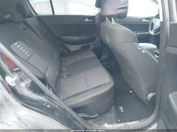 KNDPMCAC1J7392718 2018 KIA SPORTAGE - Image 8