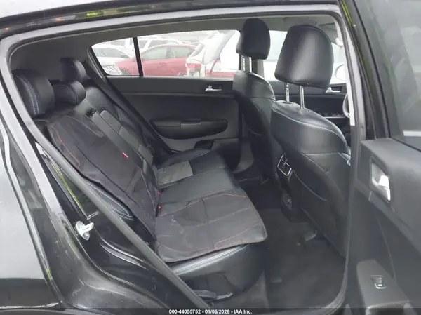 KNDPMCAC1J7400543 2018 KIA SPORTAGE - Image 8