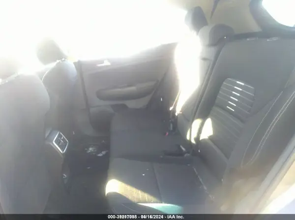 KNDPMCAC1J7403300 2018 KIA SPORTAGE - Image 8