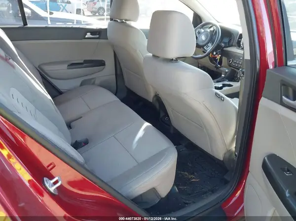 KNDPMCAC1J7406181 2018 KIA SPORTAGE - Image 8