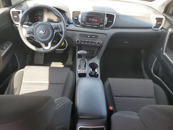 KNDPMCAC1J7416922 2018 KIA SPORTAGE - Image 8