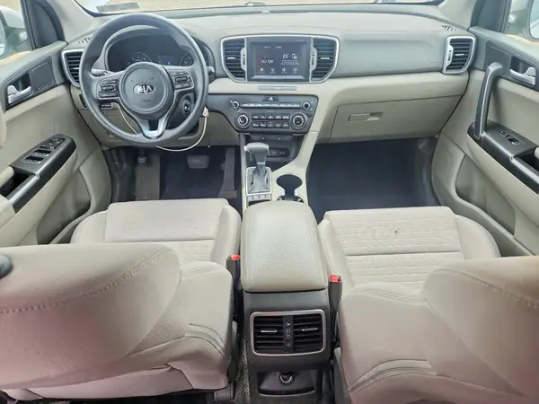 KNDPMCAC1J7420503 2018 KIA SPORTAGE - Image 8