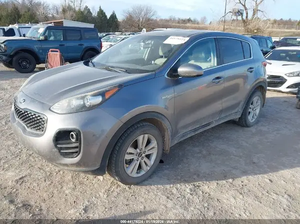 KNDPMCAC1J7423255 2018 KIA SPORTAGE - Image 2