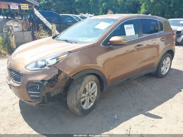 KNDPMCAC1J7425006 2018 KIA SPORTAGE - Image 2