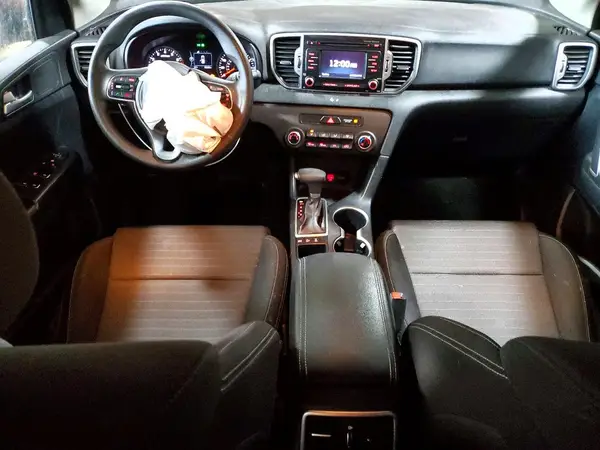 KNDPMCAC1J7431596 2018 KIA SPORTAGE - Image 8