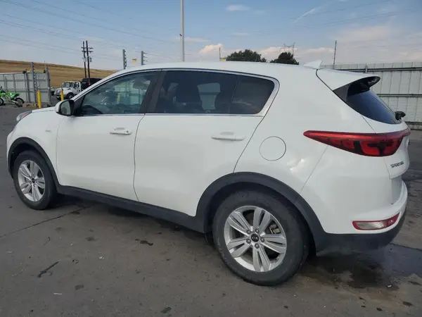 KNDPMCAC1J7433056 2018 KIA SPORTAGE - Image 2