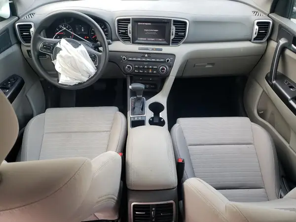 KNDPMCAC1J7437057 2018 KIA SPORTAGE - Image 8