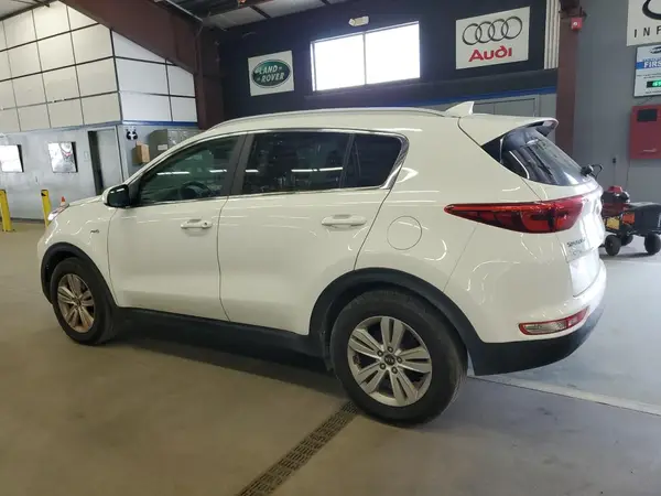 KNDPMCAC1J7446437 2018 KIA SPORTAGE - Image 2