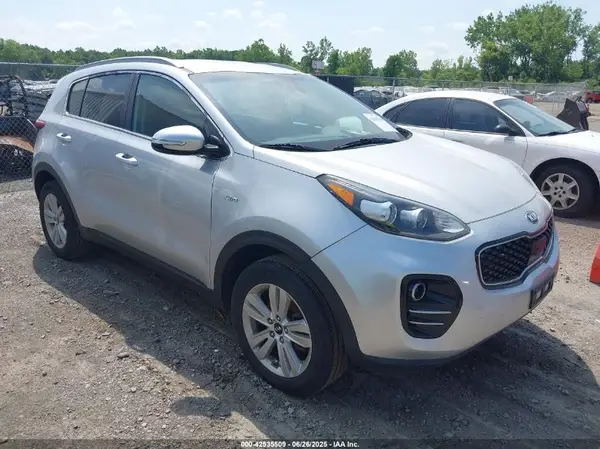 KNDPMCAC1J7446566 2018 KIA SPORTAGE - Image 1