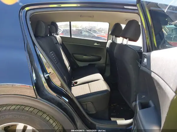 KNDPMCAC1J7450360 2018 KIA SPORTAGE - Image 8