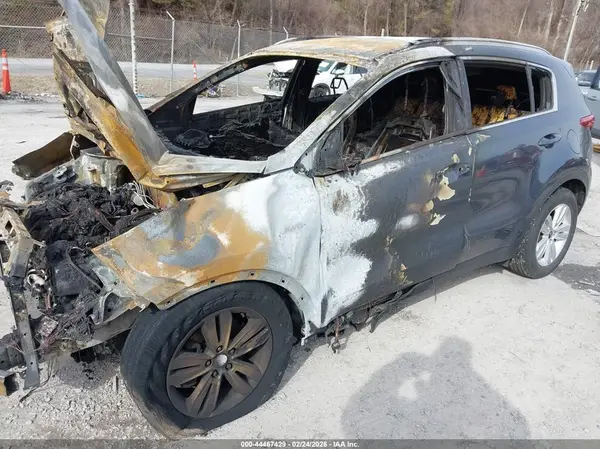 KNDPMCAC1J7460127 2018 KIA SPORTAGE - Image 2