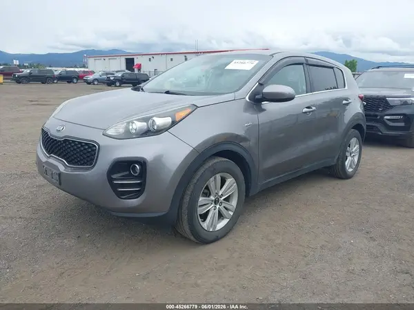 KNDPMCAC1J7472908 2018 KIA SPORTAGE - Image 2