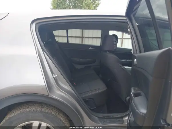 KNDPMCAC1J7472908 2018 KIA SPORTAGE - Image 8