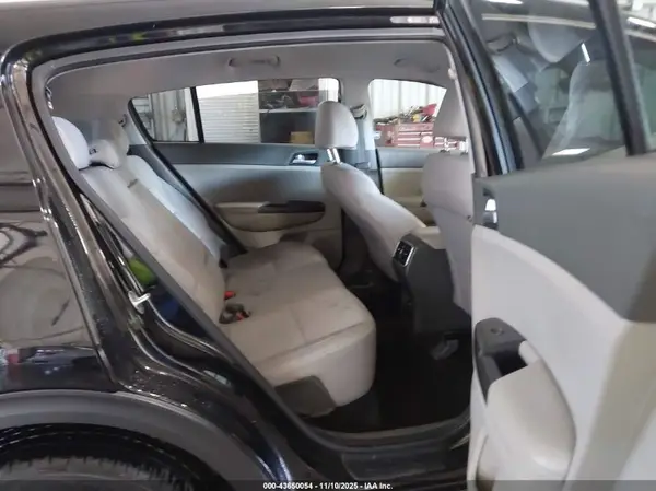 KNDPMCAC1J7475968 2018 KIA SPORTAGE - Image 8