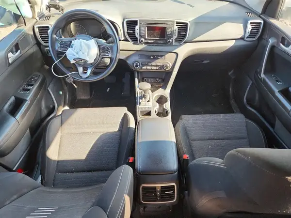 KNDPMCAC1J7484721 2018 KIA SPORTAGE - Image 8