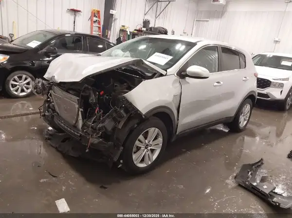 KNDPMCAC1J7489367 2018 KIA SPORTAGE - Image 2