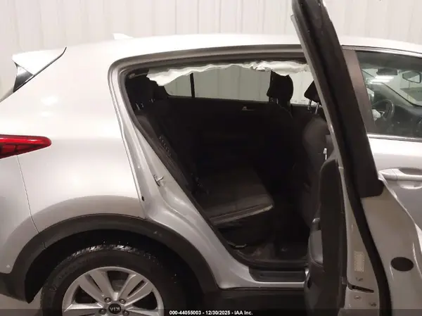 KNDPMCAC1J7489367 2018 KIA SPORTAGE - Image 8